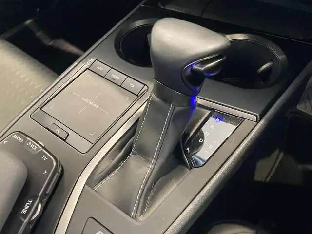 レクサス ＵＸ 250h ブラウンエディション 熊本県 2020(令2)年 1.8万km アンバークリスタルシャイン 純正ナビ/フルセグTV/Blu-ray/Bluetooth/SD/AUX/SD/バックカメラ/純正18インチアルミホイール/スマートキー/プッシュスタート/ETC2.0/前席パワーシート/シートヒーター/ハンドルヒーター/前後ドライブレコーダー/レーントレーシングアシスト/プリクラッシュセーフティ/ブラインドスポットモニター/パーキングサポートアラート/ロードサインアシスト/先行車発進告知/オートマチックハイビーム/合皮シート/パワーバックドア/LEDヘッドライト/フォグライト/【特別仕様車 “Brown Edition”】