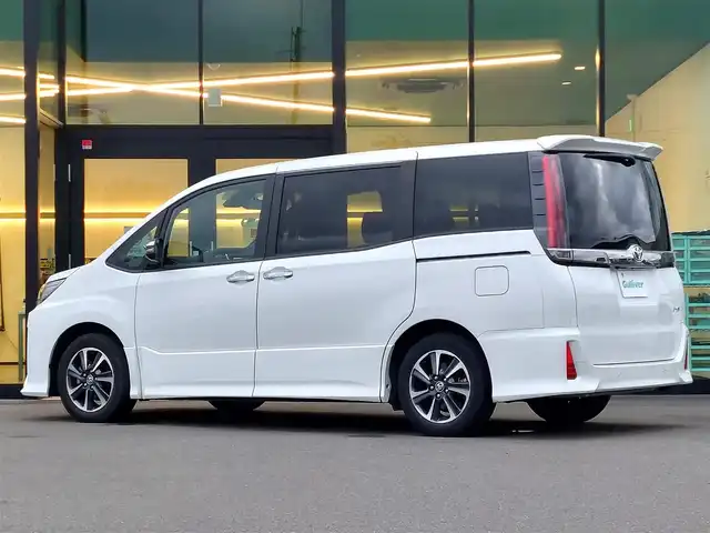トヨタ ノア Si ダブルバイビーⅢ 東京都 2020(令2)年 3.4万km ホワイトパールクリスタルシャイン 社外９インチナビ（AM/FM/CD/DVD/フルセグ/Bluetooth/Applecarplay/）/HDMI/クルーズコントロール/両側パワースライドドア/トヨタセーフティセンス/レーンキープアシスト/オートハイビーム/ビルトインETC/前後ドライブレコーダー/社外後席モニター/デュアルオートエアコン/社外レーダー/後席サンシェード/オートハイビーム/ステアリングリモコン