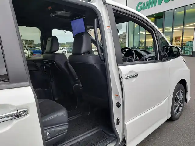 トヨタ ノア Si ダブルバイビーⅢ 東京都 2020(令2)年 3.4万km ホワイトパールクリスタルシャイン 社外９インチナビ（AM/FM/CD/DVD/フルセグ/Bluetooth/Applecarplay/）/HDMI/クルーズコントロール/両側パワースライドドア/トヨタセーフティセンス/レーンキープアシスト/オートハイビーム/ビルトインETC/前後ドライブレコーダー/社外後席モニター/デュアルオートエアコン/社外レーダー/後席サンシェード/オートハイビーム/ステアリングリモコン