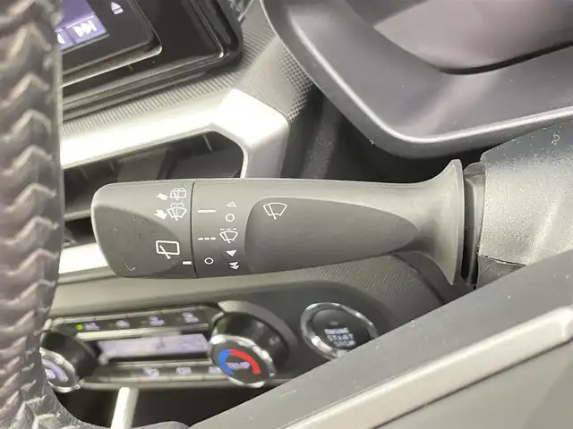 ダイハツ ロッキー プレミアム 千葉県 2021(令3)年 2.5万km ブラックマイカメタリック/ブライトシルバーメタリック 2トーン スマートアシスト/・衝突回避・軽減ブレーキ機能 /・オートハイビーム/・誤発進抑制機能/・車線逸脱警報＆逸脱抑制制御/・先行車発進お知らせ機能/・進入禁止標識認識機能/純正9インチナビ/　CD/DVD/BT/USB/フルセグ/アラウンドビューモニター/レーダークルーズコントロール/ビルトインETC/前席シートヒーター/電動格納ミラー/革巻きステアリング/ステアリングスイッチ/LEDヘッドライト/フォグライト