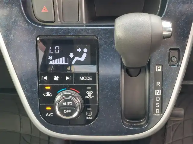 ダイハツ ムーヴ カスタム X ハイパー SA 東京都 2015(平27)年 6.3万km パールホワイトⅢ 社外ナビ/Bluetooth/純正アルミホイール/ETC/ドライブレコーダー/ラバーマット/LEDヘッドライト/フルセグテレビ/フロントフォグランプ/アイドリングストップ/衝突軽減ブレーキ/横滑り防止装置
