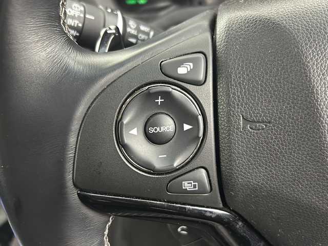 ホンダ ヴェゼル ハイブリッド RS ホンダセンシング 埼玉県 2017(平29)年 4.1万km プレミアムクリスタルレッドM 純正8インチナビ　VXM-175VFEi/バックカメラ/ETC/Honda SENSING/・衝突軽減ブレーキ/・アダプティブクルーズコントロール/・歩行者事故低減ステアリング/・路外逸脱抑制機能/・誤発進抑制機能/・先行車発進お知らせ機能/・標識認識機能/リアクティブフォースペダル/パドルシフト/運転席・助手席シートヒーター/スポーツモード/電子パーキングシステム/ブレーキホールド/アルミペダル/プッシュスタート/ステアリングリモコン/ウィンカーミラー/フロントフォグランプ/純正フロアマット/純正ドアバイザー/純正18インチアルミホイール