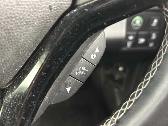 ホンダ ヴェゼル ハイブリッド RS ホンダセンシング 埼玉県 2017(平29)年 4.1万km プレミアムクリスタルレッドM 純正8インチナビ　VXM-175VFEi/バックカメラ/ETC/Honda SENSING/・衝突軽減ブレーキ/・アダプティブクルーズコントロール/・歩行者事故低減ステアリング/・路外逸脱抑制機能/・誤発進抑制機能/・先行車発進お知らせ機能/・標識認識機能/リアクティブフォースペダル/パドルシフト/運転席・助手席シートヒーター/スポーツモード/電子パーキングシステム/ブレーキホールド/アルミペダル/プッシュスタート/ステアリングリモコン/ウィンカーミラー/フロントフォグランプ/純正フロアマット/純正ドアバイザー/純正18インチアルミホイール