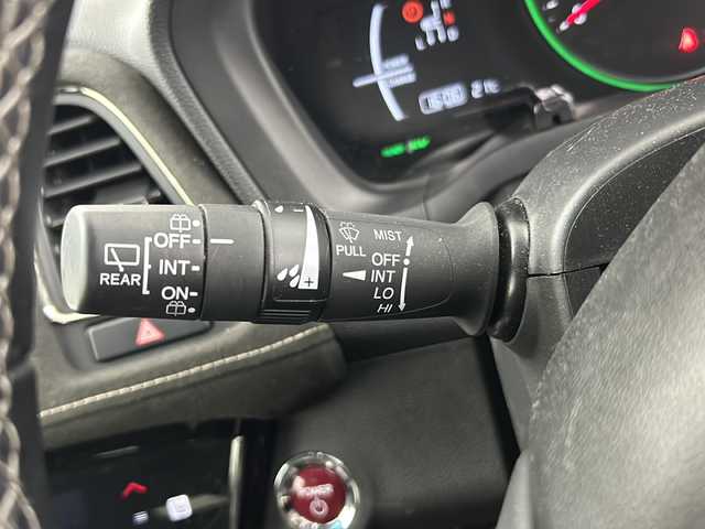 ホンダ ヴェゼル ハイブリッド RS ホンダセンシング 埼玉県 2017(平29)年 4.1万km プレミアムクリスタルレッドM 純正8インチナビ　VXM-175VFEi/バックカメラ/ETC/Honda SENSING/・衝突軽減ブレーキ/・アダプティブクルーズコントロール/・歩行者事故低減ステアリング/・路外逸脱抑制機能/・誤発進抑制機能/・先行車発進お知らせ機能/・標識認識機能/リアクティブフォースペダル/パドルシフト/運転席・助手席シートヒーター/スポーツモード/電子パーキングシステム/ブレーキホールド/アルミペダル/プッシュスタート/ステアリングリモコン/ウィンカーミラー/フロントフォグランプ/純正フロアマット/純正ドアバイザー/純正18インチアルミホイール