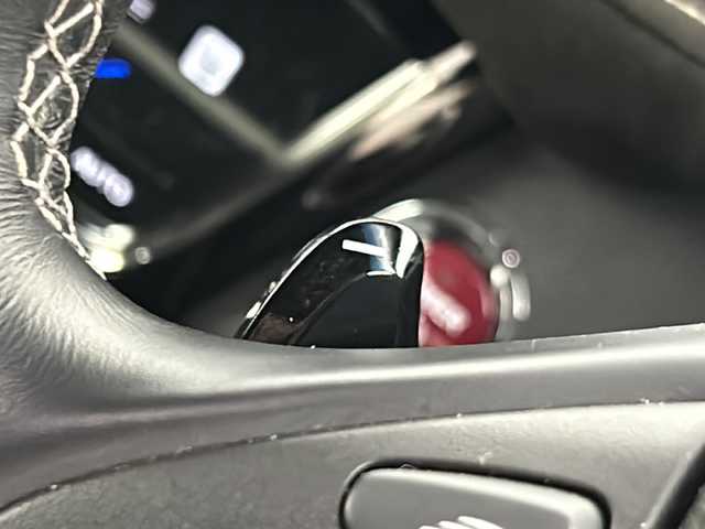 ホンダ ヴェゼル ハイブリッド RS ホンダセンシング 埼玉県 2017(平29)年 4.1万km プレミアムクリスタルレッドM 純正8インチナビ　VXM-175VFEi/バックカメラ/ETC/Honda SENSING/・衝突軽減ブレーキ/・アダプティブクルーズコントロール/・歩行者事故低減ステアリング/・路外逸脱抑制機能/・誤発進抑制機能/・先行車発進お知らせ機能/・標識認識機能/リアクティブフォースペダル/パドルシフト/運転席・助手席シートヒーター/スポーツモード/電子パーキングシステム/ブレーキホールド/アルミペダル/プッシュスタート/ステアリングリモコン/ウィンカーミラー/フロントフォグランプ/純正フロアマット/純正ドアバイザー/純正18インチアルミホイール