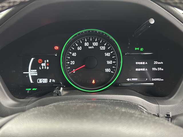 ホンダ ヴェゼル ハイブリッド RS ホンダセンシング 埼玉県 2017(平29)年 4.1万km プレミアムクリスタルレッドM 純正8インチナビ　VXM-175VFEi/バックカメラ/ETC/Honda SENSING/・衝突軽減ブレーキ/・アダプティブクルーズコントロール/・歩行者事故低減ステアリング/・路外逸脱抑制機能/・誤発進抑制機能/・先行車発進お知らせ機能/・標識認識機能/リアクティブフォースペダル/パドルシフト/運転席・助手席シートヒーター/スポーツモード/電子パーキングシステム/ブレーキホールド/アルミペダル/プッシュスタート/ステアリングリモコン/ウィンカーミラー/フロントフォグランプ/純正フロアマット/純正ドアバイザー/純正18インチアルミホイール