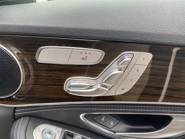 メルセデス・ベンツ Ｃ２００ ステーションワゴンアバンギャルド 福岡県 2015(平27)年 6.2万km オブシディアンブラック ・アダプティブクルーズコントロール/・純正ナビ／ＢＴ／ＵＳＢ/・バックカメラ/・ハーフレザーシート／シートヒーター/・フルセグＴＶ/・ＥＴＣ/・純正１７ＡＷ/・ＬＥＤライト/・パワーバックドア