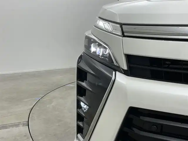 トヨタ ヴォクシー ZS 煌Ⅲ 岡山県 2021(令3)年 3.7万km ホワイトパールクリスタルシャイン アルパインナビ/７WNX/（CD/DVD/TV/BT)/アルパイン10.1インチ後席モニター/バックカメラ/両側パワースライドドア/クルーズコントロール/ビルトインETC/LEDヘッドライト/フォグランプ/オートライト/ハーフレザーシート/前後ドライブレコーダー