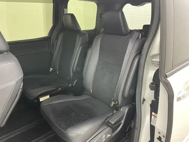 トヨタ ヴォクシー ZS 煌Ⅲ 岡山県 2021(令3)年 3.7万km ホワイトパールクリスタルシャイン アルパインナビ/７WNX/（CD/DVD/TV/BT)/アルパイン10.1インチ後席モニター/バックカメラ/両側パワースライドドア/クルーズコントロール/ビルトインETC/LEDヘッドライト/フォグランプ/オートライト/ハーフレザーシート/前後ドライブレコーダー