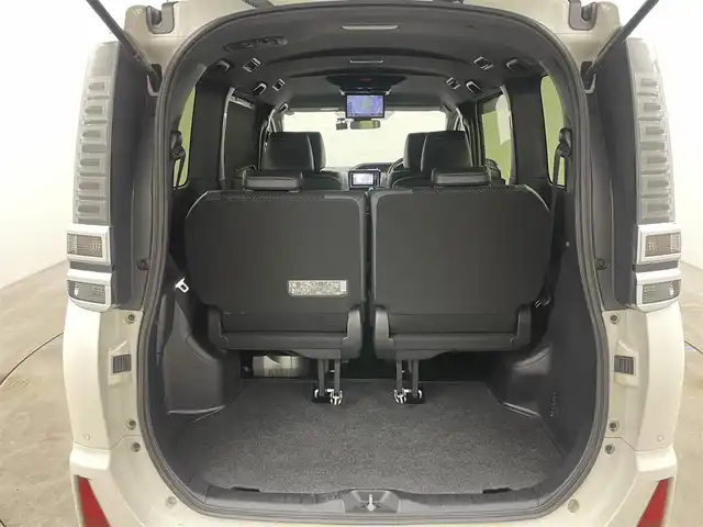 トヨタ ヴォクシー ZS 煌Ⅲ 岡山県 2021(令3)年 3.7万km ホワイトパールクリスタルシャイン アルパインナビ/７WNX/（CD/DVD/TV/BT)/アルパイン10.1インチ後席モニター/バックカメラ/両側パワースライドドア/クルーズコントロール/ビルトインETC/LEDヘッドライト/フォグランプ/オートライト/ハーフレザーシート/前後ドライブレコーダー