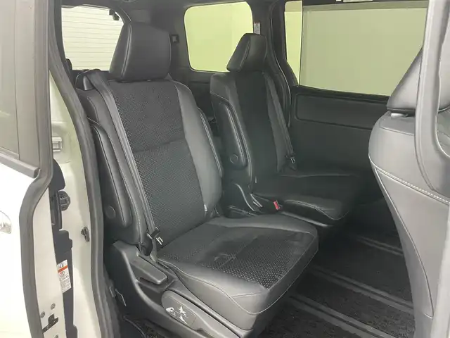 トヨタ ヴォクシー ZS 煌Ⅲ 岡山県 2021(令3)年 3.7万km ホワイトパールクリスタルシャイン アルパインナビ/７WNX/（CD/DVD/TV/BT)/アルパイン10.1インチ後席モニター/バックカメラ/両側パワースライドドア/クルーズコントロール/ビルトインETC/LEDヘッドライト/フォグランプ/オートライト/ハーフレザーシート/前後ドライブレコーダー