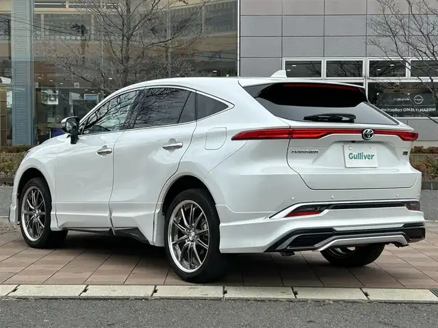 トヨタ ハリアー ハイブリッド Z レザーパッケージ 福島県 2023(令5)年 2.4万km プラチナホワイトパールマイカ モデリスタエアロ(F・S・R)/調光パノラマルーフ/JBLプレミアムサウンドシステム/Toyota Safety Sense/レーダークルーズコントロール/プリクラッシュセーフティ/ドライバー異常時対応システム/レーンキープアシスト/アダプティブハイビームシステム/純正ナビゲーション/【フルセグTV/FM・AM/BT】/ヘッドアップディスプレイ/アラウンドビューモニター/DN席パワーシート/DN席シートヒーター/ステアリングジーター/エンブレムマーク付ドアミラー足元照明/パワーバックドア/革巻きステアリング/ステアリングスイッチ/ETC/USB/スマートキー/プッシュスタート
