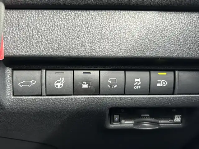 トヨタ ハリアー ハイブリッド Z レザーパッケージ 福島県 2023(令5)年 2.4万km プラチナホワイトパールマイカ モデリスタエアロ(F・S・R)/調光パノラマルーフ/JBLプレミアムサウンドシステム/Toyota Safety Sense/レーダークルーズコントロール/プリクラッシュセーフティ/ドライバー異常時対応システム/レーンキープアシスト/アダプティブハイビームシステム/純正ナビゲーション/【フルセグTV/FM・AM/BT】/ヘッドアップディスプレイ/アラウンドビューモニター/DN席パワーシート/DN席シートヒーター/ステアリングジーター/エンブレムマーク付ドアミラー足元照明/パワーバックドア/革巻きステアリング/ステアリングスイッチ/ETC/USB/スマートキー/プッシュスタート