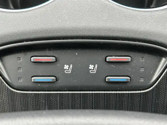 トヨタ ハリアー ハイブリッド Z レザーパッケージ 福島県 2023(令5)年 2.4万km プラチナホワイトパールマイカ モデリスタエアロ(F・S・R)/調光パノラマルーフ/JBLプレミアムサウンドシステム/Toyota Safety Sense/レーダークルーズコントロール/プリクラッシュセーフティ/ドライバー異常時対応システム/レーンキープアシスト/アダプティブハイビームシステム/純正ナビゲーション/【フルセグTV/FM・AM/BT】/ヘッドアップディスプレイ/アラウンドビューモニター/DN席パワーシート/DN席シートヒーター/ステアリングジーター/エンブレムマーク付ドアミラー足元照明/パワーバックドア/革巻きステアリング/ステアリングスイッチ/ETC/USB/スマートキー/プッシュスタート