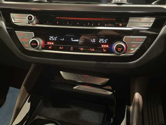 ＢＭＷ Ｘ４ xDrive 30i Mスポーツ 新潟県 2019(平31)年 4.3万km 白 電動パノラマ・ガラス・サンルーフ/BMWライブ・コックピット/ー 12.3インチ マルチ・ディスプレイ・メーター・パネル/ー 10.25インチワイド・コントロール・ディスプレイ/ー HDDナビゲーション・システム/パーキングアシストプラス/ー PDC／パーク・ディスタンス・コントロール/ー パーキング・アシスト/ートップ・ビュー+3Dビュー/ー サイド・ビュー・カメラ/ー リヤ・ビュー・カメラ/ドライビングアシストプラス/ー ACC／アクティブ・クルーズ・コントロール/ー ステアリング&レーン・コントロール・アシスト/ー レーン・ディパーチャー・ウォーニング/ー レーン・チェンジ・ウォーニング/ー アクティブ・サイド・コリジョン・プロテクション/ー 前車接近警告機能/ー 衝突回避・被害軽減ブレーキ/ー 事故回避アシスト/ー 後車衝突警告機能/ー クロストラフィックウォーニング/BMWヘッドアップ・ディスプレイ/パワーシート/ミラー一体型ETC