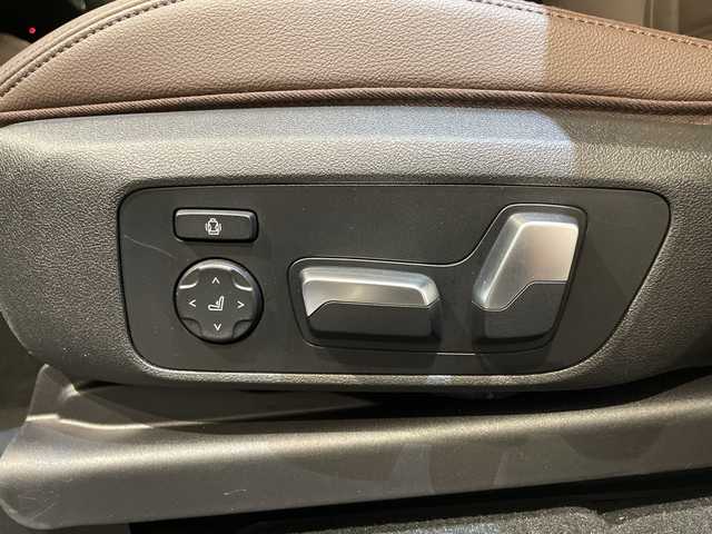 ＢＭＷ Ｘ４ xDrive 30i Mスポーツ 新潟県 2019(平31)年 4.3万km 白 電動パノラマ・ガラス・サンルーフ/BMWライブ・コックピット/ー 12.3インチ マルチ・ディスプレイ・メーター・パネル/ー 10.25インチワイド・コントロール・ディスプレイ/ー HDDナビゲーション・システム/パーキングアシストプラス/ー PDC／パーク・ディスタンス・コントロール/ー パーキング・アシスト/ートップ・ビュー+3Dビュー/ー サイド・ビュー・カメラ/ー リヤ・ビュー・カメラ/ドライビングアシストプラス/ー ACC／アクティブ・クルーズ・コントロール/ー ステアリング&レーン・コントロール・アシスト/ー レーン・ディパーチャー・ウォーニング/ー レーン・チェンジ・ウォーニング/ー アクティブ・サイド・コリジョン・プロテクション/ー 前車接近警告機能/ー 衝突回避・被害軽減ブレーキ/ー 事故回避アシスト/ー 後車衝突警告機能/ー クロストラフィックウォーニング/BMWヘッドアップ・ディスプレイ/パワーシート/ミラー一体型ETC