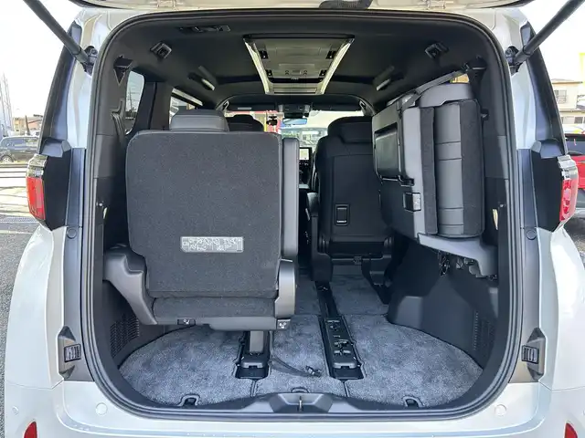 トヨタ アルファード Z 埼玉県 2024(令6)年 0.4万km プラチナホワイトパールマイカ ・ワンオーナー　/・パノラマルーフ　/・モデリスタエアロ　/・ユニバーサルステップ　/・WALD21インチアルミ（ジェニュインラインF-００１）/21インチ　　9.0J　/・純正アルミサマータイヤ付き車載　/・トヨタチームメイト　/・純正ナビTV　/・13.2インチ有機ELフリップダウンモニター　/・TVキャンセラー/・アラウンドビューモニター/・ETC２．０/・ヘットアップディスプレイ/・デジタルインナミラー/・前後ドライブレコーダー/・リアフィルム施工/・スマートキー×２/・プッシュスタート/・保証書/・取説