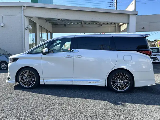 トヨタ アルファード Z 埼玉県 2024(令6)年 0.4万km プラチナホワイトパールマイカ ・ワンオーナー　/・パノラマルーフ　/・モデリスタエアロ　/・ユニバーサルステップ　/・WALD21インチアルミ（ジェニュインラインF-００１）/21インチ　　9.0J　/・純正アルミサマータイヤ付き車載　/・トヨタチームメイト　/・純正ナビTV　/・13.2インチ有機ELフリップダウンモニター　/・TVキャンセラー/・アラウンドビューモニター/・ETC２．０/・ヘットアップディスプレイ/・デジタルインナミラー/・前後ドライブレコーダー/・リアフィルム施工/・スマートキー×２/・プッシュスタート/・保証書/・取説