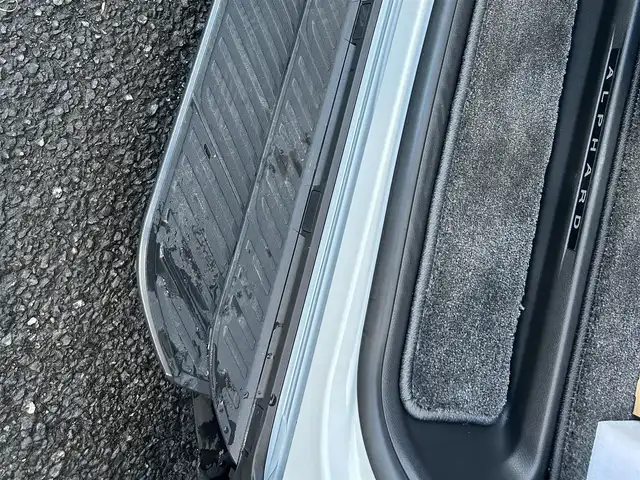 トヨタ アルファード Z 埼玉県 2024(令6)年 0.4万km プラチナホワイトパールマイカ ・ワンオーナー　/・パノラマルーフ　/・モデリスタエアロ　/・ユニバーサルステップ　/・WALD21インチアルミ（ジェニュインラインF-００１）/21インチ　　9.0J　/・純正アルミサマータイヤ付き車載　/・トヨタチームメイト　/・純正ナビTV　/・13.2インチ有機ELフリップダウンモニター　/・TVキャンセラー/・アラウンドビューモニター/・ETC２．０/・ヘットアップディスプレイ/・デジタルインナミラー/・前後ドライブレコーダー/・リアフィルム施工/・スマートキー×２/・プッシュスタート/・保証書/・取説