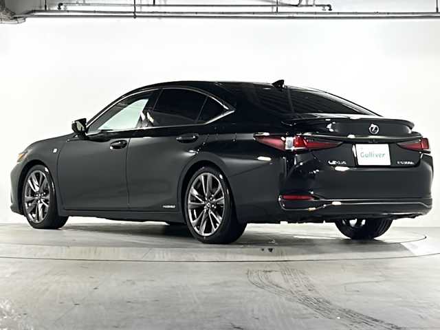 レクサス ＥＳ 300h Fスポーツ 広島県 2019(平31)年 7.7万km グラファイトブラックガラスフレーク 禁煙車/サンルーフ/黒革シート/レクサスセーフティ/・プリクラッシュセーフティ/・レーンディパーチャーアラート/・レーントレーシングアシスト/・オートマチックハイビーム/・先行車発進告知/・ロードサインアシスト/BSM/クリアランスソナー/ヘッドアップディスプレイ/純正ナビ/（Bluetooth/SD/CD/DVD/Blu-ray/AUX/USB/フルセグTV)/バックカメラ/ステアリングスイッチ/ステアリングヒーター/オートライト/シートヒーター／ベンチレーション/純正ドライブレコーダー/ＥＴＣ２．０/３眼ＬＥＤヘッドライト/シーケンシャルターンランプ/パワーシート/シートメモリー/純正フロアマット/純正19インチアルミホイール