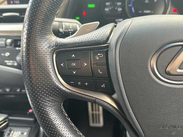 レクサス ＥＳ 300h Fスポーツ 広島県 2019(平31)年 7.7万km グラファイトブラックガラスフレーク 禁煙車/サンルーフ/黒革シート/レクサスセーフティ/・プリクラッシュセーフティ/・レーンディパーチャーアラート/・レーントレーシングアシスト/・オートマチックハイビーム/・先行車発進告知/・ロードサインアシスト/BSM/クリアランスソナー/ヘッドアップディスプレイ/純正ナビ/（Bluetooth/SD/CD/DVD/Blu-ray/AUX/USB/フルセグTV)/バックカメラ/ステアリングスイッチ/ステアリングヒーター/オートライト/シートヒーター／ベンチレーション/純正ドライブレコーダー/ＥＴＣ２．０/３眼ＬＥＤヘッドライト/シーケンシャルターンランプ/パワーシート/シートメモリー/純正フロアマット/純正19インチアルミホイール