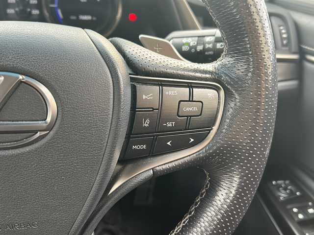 レクサス ＥＳ 300h Fスポーツ 広島県 2019(平31)年 7.7万km グラファイトブラックガラスフレーク 禁煙車/サンルーフ/黒革シート/レクサスセーフティ/・プリクラッシュセーフティ/・レーンディパーチャーアラート/・レーントレーシングアシスト/・オートマチックハイビーム/・先行車発進告知/・ロードサインアシスト/BSM/クリアランスソナー/ヘッドアップディスプレイ/純正ナビ/（Bluetooth/SD/CD/DVD/Blu-ray/AUX/USB/フルセグTV)/バックカメラ/ステアリングスイッチ/ステアリングヒーター/オートライト/シートヒーター／ベンチレーション/純正ドライブレコーダー/ＥＴＣ２．０/３眼ＬＥＤヘッドライト/シーケンシャルターンランプ/パワーシート/シートメモリー/純正フロアマット/純正19インチアルミホイール