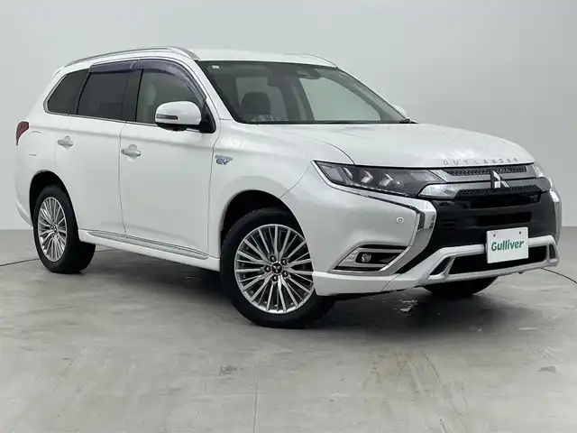 三菱 アウトランダー ＰＨＥＶ G 大分県 2019(平31)年 4.1万km シルキーホワイト 社外ナビ/（CD/DVD/BT/フルセグ）/全方位カメラ/衝突軽減ブレーキ/レーダークルーズコントロール/レーンキープアシスト/BSM/オートマチックハイビーム/D席パワーシート/前席シートヒーター/パワーバックドア/ステアリングヒーター/パドルシフト/前方ドライブレコーダー/電子パーキング/オートホイールド/純正18インチアルミホイール/社外フロアマット/車両取扱説明書/保証書/スペアキー