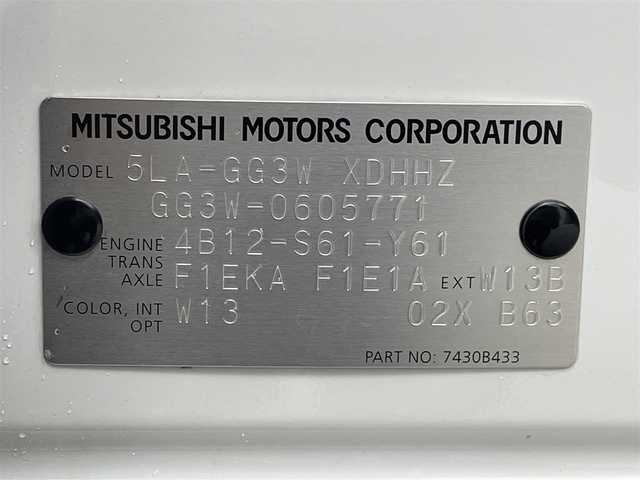 三菱 アウトランダー ＰＨＥＶ G 大分県 2019(平31)年 4.1万km シルキーホワイト 社外ナビ/（CD/DVD/BT/フルセグ）/全方位カメラ/衝突軽減ブレーキ/レーダークルーズコントロール/レーンキープアシスト/BSM/オートマチックハイビーム/D席パワーシート/前席シートヒーター/パワーバックドア/ステアリングヒーター/パドルシフト/前方ドライブレコーダー/電子パーキング/オートホールド/純正18インチアルミホイール/社外フロアマット/車両取扱説明書/保証書/スペアキー