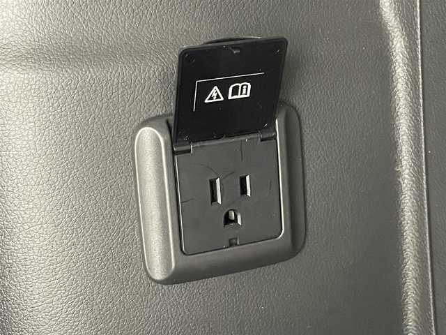 三菱 アウトランダー ＰＨＥＶ G 大分県 2019(平31)年 4.1万km シルキーホワイト 社外ナビ/（CD/DVD/BT/フルセグ）/全方位カメラ/衝突軽減ブレーキ/レーダークルーズコントロール/レーンキープアシスト/BSM/オートマチックハイビーム/D席パワーシート/前席シートヒーター/パワーバックドア/ステアリングヒーター/パドルシフト/前方ドライブレコーダー/電子パーキング/オートホールド/純正18インチアルミホイール/社外フロアマット/車両取扱説明書/保証書/スペアキー