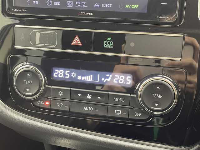 三菱 アウトランダー ＰＨＥＶ G 大分県 2019(平31)年 4.1万km シルキーホワイト 社外ナビ/（CD/DVD/BT/フルセグ）/全方位カメラ/衝突軽減ブレーキ/レーダークルーズコントロール/レーンキープアシスト/BSM/オートマチックハイビーム/D席パワーシート/前席シートヒーター/パワーバックドア/ステアリングヒーター/パドルシフト/前方ドライブレコーダー/電子パーキング/オートホールド/純正18インチアルミホイール/社外フロアマット/車両取扱説明書/保証書/スペアキー