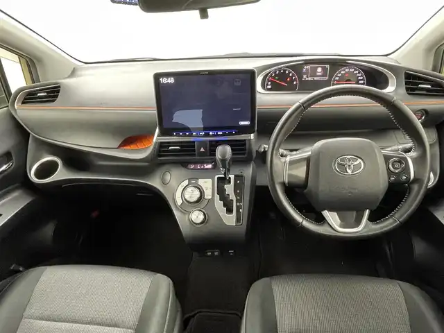 トヨタ シエンタ ファンベースG 熊本県 2020(令2)年 2.5万km ブラックマイカ/ベージュ 2トーン 社外ナビXF11Z（ＣＤ・ＤＶＤ・フルセグ・ＢＴ・ＵＳＢ）/アルパイン後席モニター　/バックカメラ　/前後ドライブレコーダー　/ビルトインＥＴＣ　/両側パワースライドドア　/前後クリアランスソナー　/トヨタセーフティーセンス/・プリクラッシュセーフティ/・レーンディパーチャーアラート/・パーキングサポートブレーキ/・オートマチックハイビーム/横滑り防止/アイドリングストップ/純正フロアマット/オートライト/LEDヘッドライト/フォグライト/スマートキー/プッシュスタート/スペアキー1本/保証書/取扱説明書