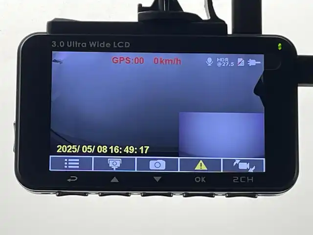 トヨタ シエンタ ファンベースG 熊本県 2020(令2)年 2.5万km ブラックマイカ/ベージュ 2トーン 社外ナビXF11Z（ＣＤ・ＤＶＤ・フルセグ・ＢＴ・ＵＳＢ）/アルパイン後席モニター　/バックカメラ　/前後ドライブレコーダー　/ビルトインＥＴＣ　/両側パワースライドドア　/前後クリアランスソナー　/トヨタセーフティーセンス/・プリクラッシュセーフティ/・レーンディパーチャーアラート/・パーキングサポートブレーキ/・オートマチックハイビーム/横滑り防止/アイドリングストップ/純正フロアマット/オートライト/LEDヘッドライト/フォグライト/スマートキー/プッシュスタート/スペアキー1本/保証書/取扱説明書