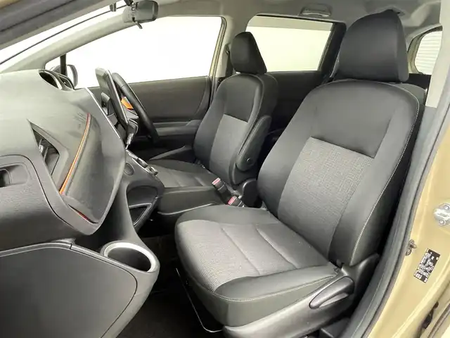 トヨタ シエンタ ファンベースG 熊本県 2020(令2)年 2.5万km ブラックマイカ/ベージュ 2トーン 社外ナビXF11Z（ＣＤ・ＤＶＤ・フルセグ・ＢＴ・ＵＳＢ）/アルパイン後席モニター　/バックカメラ　/前後ドライブレコーダー　/ビルトインＥＴＣ　/両側パワースライドドア　/前後クリアランスソナー　/トヨタセーフティーセンス/・プリクラッシュセーフティ/・レーンディパーチャーアラート/・パーキングサポートブレーキ/・オートマチックハイビーム/横滑り防止/アイドリングストップ/純正フロアマット/オートライト/LEDヘッドライト/フォグライト/スマートキー/プッシュスタート/スペアキー1本/保証書/取扱説明書