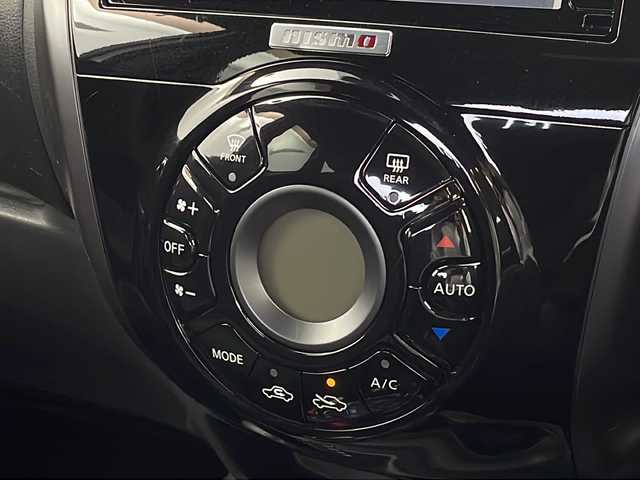 日産 ノート e－パワー ニスモ 新潟県 2017(平29)年 4.6万km 白 衝突被害軽減システム/レーンキープアシスト/コーナーセンサー/純正SDナビ【MM316D-W】/フルセグTV/バックカメラ/DVD再生機能/Bluetooth接続/ETC/純正フロアマット/デジタルインナーミラー/スマートキー