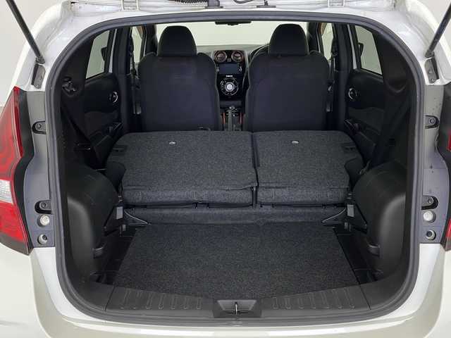 日産 ノート e－パワー ニスモ 新潟県 2017(平29)年 4.6万km 白 衝突被害軽減システム/レーンキープアシスト/コーナーセンサー/純正SDナビ【MM316D-W】/フルセグTV/バックカメラ/DVD再生機能/Bluetooth接続/ETC/純正フロアマット/デジタルインナーミラー/スマートキー