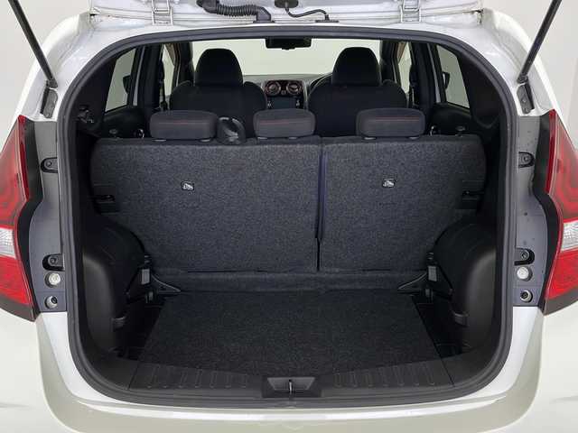 日産 ノート e－パワー ニスモ 新潟県 2017(平29)年 4.6万km 白 衝突被害軽減システム/レーンキープアシスト/コーナーセンサー/純正SDナビ【MM316D-W】/フルセグTV/バックカメラ/DVD再生機能/Bluetooth接続/ETC/純正フロアマット/デジタルインナーミラー/スマートキー