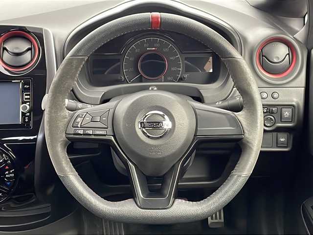日産 ノート e－パワー ニスモ 新潟県 2017(平29)年 4.6万km 白 衝突被害軽減システム/レーンキープアシスト/コーナーセンサー/純正SDナビ【MM316D-W】/フルセグTV/バックカメラ/DVD再生機能/Bluetooth接続/ETC/純正フロアマット/デジタルインナーミラー/スマートキー