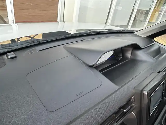 スズキ ワゴンＲ HYBRID FZ 宮崎県 2020(令2)年 4.5万km ピュアホワイトP 純正ナビ(BT/CD/DVD)/フルセグTV/ビルトインETC/パーキングセンサー/セーフティサポート/・デュアルセンサーブレーキサポート/・後退時ブレーキサポート/・ハイビームアシスト機能/・誤発進抑制機能(前後)/・車線逸脱警報機能/・ふらつき警報機能/・先行車発進お知らせ機能/LEDヘッドランプ/オートライト/オートエアコン/本革巻きステアリング/ステアリングスイッチ/運転席シートヒーター/純正14インチアルミホイール/キーレスプッシュスタートシステム/禁煙車