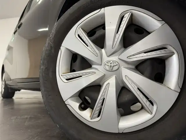 トヨタ シエンタ ファンベースG セーフティED 三重県 2020(令2)年 6.1万km ブラックマイカ ガソリン/FF/インパネCVT/純正 7インチナビ NSZT-W68T/（AM/FM/CD/DVD/TV/SD/SDREC/Bluetooth）/パノラミックビューモニター/両側パワースライドドア/ドライブレコーダー 前方/ビルトイン ETC/Toyota Safety Sense/・プリクラッシュセーフティ［PCS］/・レーンディパーチャーアラート［LDA］/・オートハイビーム［AHB］/・インテリジェントクリアランスソナー（パーキングサポートブレーキ［静止物］）/・先行車発進告知機能/装備/【OP】スーパーUVカット＆シートヒーターパッケージ/●シートヒーター（D/N）/●ステアリングヒーター/●スーパーUVカット＋IR機能＋撥水グリーンガラス（フロントドア）/・LEDヘッドランプ/・ステアリングスイッチ/・充電用USBジャックx2/・電動格納ドアミラー/・15インチスチールホイール＋純正ホイールキャップ/・保