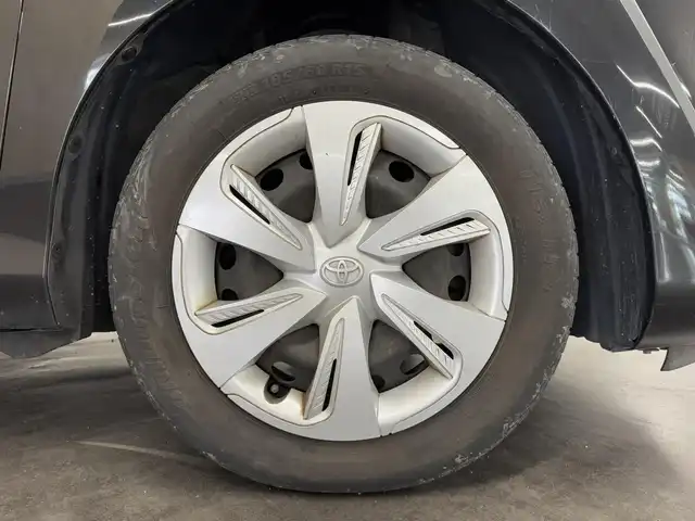 トヨタ シエンタ ファンベースG セーフティED 三重県 2020(令2)年 6.1万km ブラックマイカ ガソリン/FF/インパネCVT/純正 7インチナビ NSZT-W68T/（AM/FM/CD/DVD/TV/SD/SDREC/Bluetooth）/パノラミックビューモニター/両側パワースライドドア/ドライブレコーダー 前方/ビルトイン ETC/Toyota Safety Sense/・プリクラッシュセーフティ［PCS］/・レーンディパーチャーアラート［LDA］/・オートハイビーム［AHB］/・インテリジェントクリアランスソナー（パーキングサポートブレーキ［静止物］）/・先行車発進告知機能/装備/【OP】スーパーUVカット＆シートヒーターパッケージ/●シートヒーター（D/N）/●ステアリングヒーター/●スーパーUVカット＋IR機能＋撥水グリーンガラス（フロントドア）/・LEDヘッドランプ/・ステアリングスイッチ/・充電用USBジャックx2/・電動格納ドアミラー/・15インチスチールホイール＋純正ホイールキャップ/・保