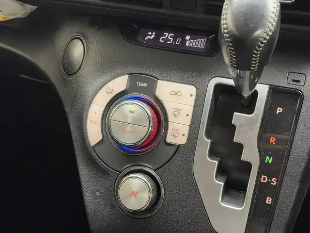 トヨタ シエンタ ファンベースG セーフティED 三重県 2020(令2)年 6.1万km ブラックマイカ ガソリン/FF/インパネCVT/純正 7インチナビ NSZT-W68T/（AM/FM/CD/DVD/TV/SD/SDREC/Bluetooth）/パノラミックビューモニター/両側パワースライドドア/ドライブレコーダー 前方/ビルトイン ETC/Toyota Safety Sense/・プリクラッシュセーフティ［PCS］/・レーンディパーチャーアラート［LDA］/・オートハイビーム［AHB］/・インテリジェントクリアランスソナー（パーキングサポートブレーキ［静止物］）/・先行車発進告知機能/装備/【OP】スーパーUVカット＆シートヒーターパッケージ/●シートヒーター（D/N）/●ステアリングヒーター/●スーパーUVカット＋IR機能＋撥水グリーンガラス（フロントドア）/・LEDヘッドランプ/・ステアリングスイッチ/・充電用USBジャックx2/・電動格納ドアミラー/・15インチスチールホイール＋純正ホイールキャップ/・保