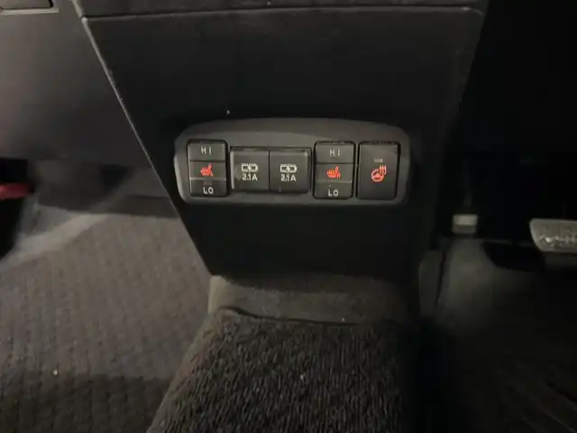 トヨタ シエンタ ファンベースG セーフティED 三重県 2020(令2)年 6.1万km ブラックマイカ ガソリン/FF/インパネCVT/純正 7インチナビ NSZT-W68T/（AM/FM/CD/DVD/TV/SD/SDREC/Bluetooth）/パノラミックビューモニター/両側パワースライドドア/ドライブレコーダー 前方/ビルトイン ETC/Toyota Safety Sense/・プリクラッシュセーフティ［PCS］/・レーンディパーチャーアラート［LDA］/・オートハイビーム［AHB］/・インテリジェントクリアランスソナー（パーキングサポートブレーキ［静止物］）/・先行車発進告知機能/装備/【OP】スーパーUVカット＆シートヒーターパッケージ/●シートヒーター（D/N）/●ステアリングヒーター/●スーパーUVカット＋IR機能＋撥水グリーンガラス（フロントドア）/・LEDヘッドランプ/・ステアリングスイッチ/・充電用USBジャックx2/・電動格納ドアミラー/・15インチスチールホイール＋純正ホイールキャップ/・保