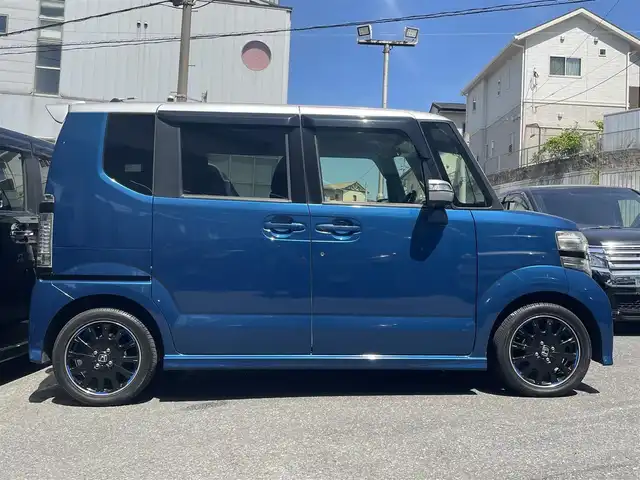 ホンダ Ｎ ＢＯＸ カスタム ターボ SSパッケージ 福岡県 2015(平27)年 9.1万km プレミアムダイナミックブルーパール (株)IDOMが運営する【じしゃロン八幡西店】の自社ローン専用車両になります。こちらは現金またはオートローンご利用時の価格です。自社ローンご希望の方は別途その旨お申付け下さい/ディーラーオプションナビ/・BLUETOOTH/・CD/・DVD/・フルセグTV/ETC/ドライブレコーダー（KLC00823）/プッシュスタート/オートライト/ドアバイザー/ISOFIX/フリップダウンモニター（VM-155EN）/シートヒーター