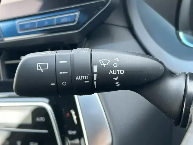 トヨタ ハリアー G 茨城県 2023(令5)年 0.5万km プラチナホワイトパールマイカ ワンオーナー/純正ナビ12.3インチナビ/保証書/取扱説明書/スペアキー/デジタルインナーミラー/ハーフレザーシート/フルセグTV/バックカメラ/LEDライト/オートライト/オートマチックハイビーム/電動リアゲート/左右独立式エアコン/モデリスタフルエアロ（前横後）/コーナーセンサー