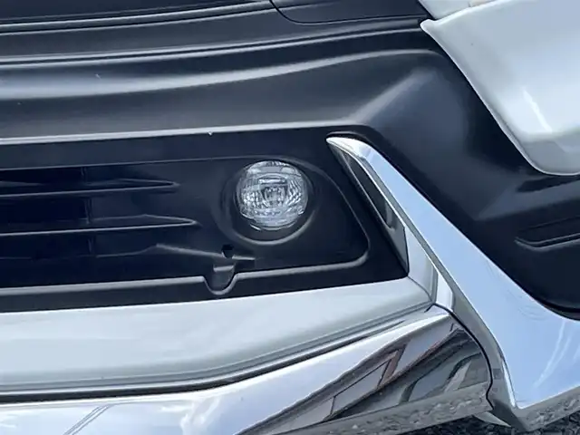 トヨタ ハリアー G 茨城県 2023(令5)年 0.5万km プラチナホワイトパールマイカ ワンオーナー/純正ナビ12.3インチナビ/保証書/取扱説明書/スペアキー/デジタルインナーミラー/ハーフレザーシート/フルセグTV/バックカメラ/LEDライト/オートライト/オートマチックハイビーム/電動リアゲート/左右独立式エアコン/モデリスタフルエアロ（前横後）/コーナーセンサー