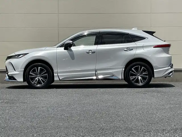 トヨタ ハリアー G 茨城県 2023(令5)年 0.5万km プラチナホワイトパールマイカ ワンオーナー/純正ナビ12.3インチナビ/保証書/取扱説明書/スペアキー/デジタルインナーミラー/ハーフレザーシート/フルセグTV/バックカメラ/LEDライト/オートライト/オートマチックハイビーム/電動リアゲート/左右独立式エアコン/モデリスタフルエアロ（前横後）/コーナーセンサー