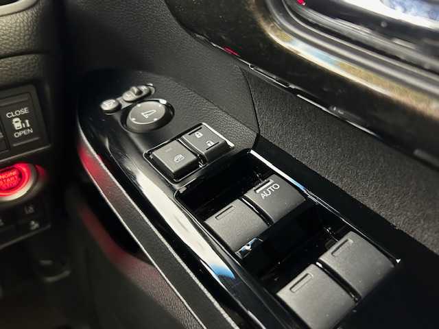 ホンダ Ｎ ＢＯＸ カスタム G L ターボ ホンダセンシング 宮城県 2020(令2)年 3.7万km クリスタルブラックパール 禁煙車/ホンダセンシング/純正8インチナビ：VXU-207NBi/（TV/ナビ/CD/DVD/Bluetooth/AM/FM/SD/iPad/AppleCarPlay）/両側パワースライドドア/アダプティブクルーズコントロール（ACC）/パドルシフト/オートリトラミラー/プライムスムース＆トリコットコンビシート/シートヒーター（運転席/助手席）/アレルクリーンプラスシート/プラズマクラスター技術搭載フルオート・エアコンディショナー/純正15インチアルミホイール/純正フロアマット/ドアバイザー/ETC