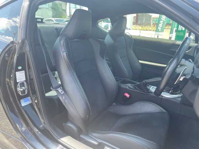 トヨタ ８６ GT リミテッド 三重県 2016(平28)年 4.5万km クリスタルブラックシリカ 後期型/モデリスタエアロ/225/35R19インチRAYSアルミホイール/GReddyマフラー/社外SDナビ/フルセグTV/【CD/DVD/SD/Bluetooth】/バックカメラ/ETC/パドルシフト/クルーズコントロール/ハーフレザーシート/D/N席シートヒーター/オートライト/LEDヘッドランプ/LEDフロントフォグランプ/プッシュスタート/スマートキー/スペアキー/純正フロアマット