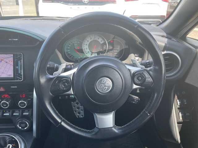 トヨタ ８６ GT リミテッド 三重県 2016(平28)年 4.5万km クリスタルブラックシリカ 後期型/モデリスタエアロ/225/35R19インチRAYSアルミホイール/GReddyマフラー/社外SDナビ/フルセグTV/【CD/DVD/SD/Bluetooth】/バックカメラ/ETC/パドルシフト/クルーズコントロール/ハーフレザーシート/D/N席シートヒーター/オートライト/LEDヘッドランプ/LEDフロントフォグランプ/プッシュスタート/スマートキー/スペアキー/純正フロアマット