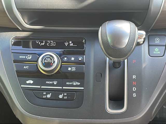 ホンダ フリード G 青森県 2024(令6)年 1.2万km プラチナホワイトパール 4WD/ホンダセンシング/衝突軽減ブレーキ/追従クルーズコントロール/レーンキープアシスト/前後誤発進抑制機能/両側パワースライドドア/ワイパーデアイサー/前席シートヒーター/後席ロールサンシェード/後方コーナーセンサー/オートライト/アイドリングストップ/スマートキー
